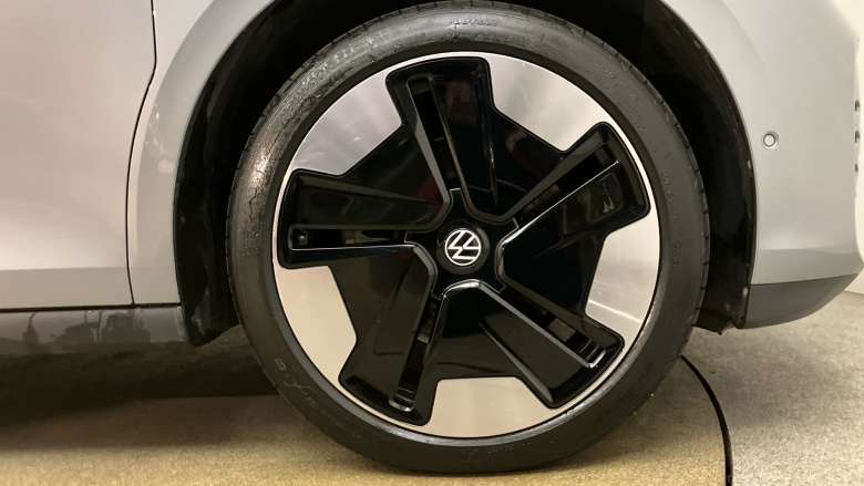 Volkswagen ID. Buzz 150kW 1ST Edition Pro 77kWh 5dr Auto Electric Estate